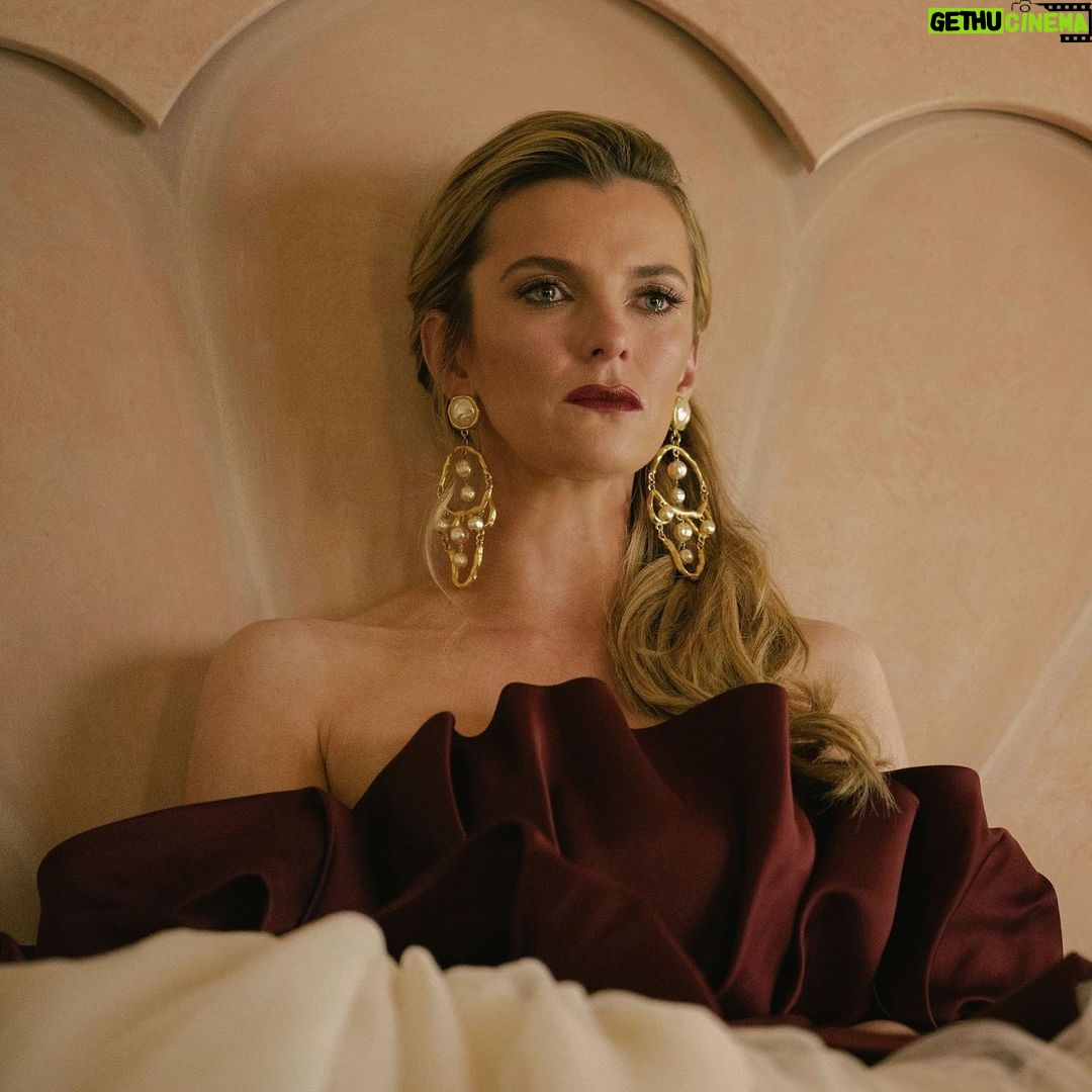 Nicole Kidman Instagram - Swipe through to meet the women of #Roar 🎉 All eight episodes are out now on @AppleTVPlus!