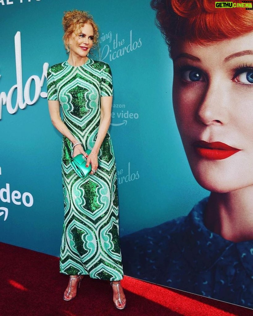 Nicole Kidman Instagram - Lovely evening surrounded by family & friends last night for the Sydney premiere of #BeingTheRicardos 🥰 Sydney, Australia