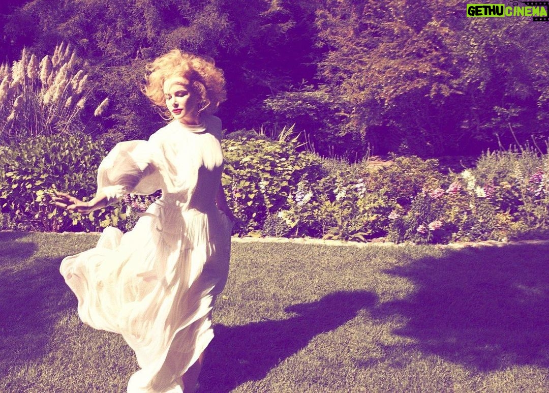 Nicole Kidman Instagram - “We all find our own way” ✨ #CrimsonBlue