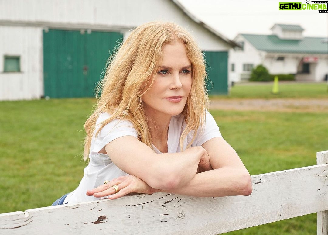 Nicole Kidman Instagram - What’s your favorite @Seratopical Revolution product so far? 💙 Check it all out at the link in my bio xx