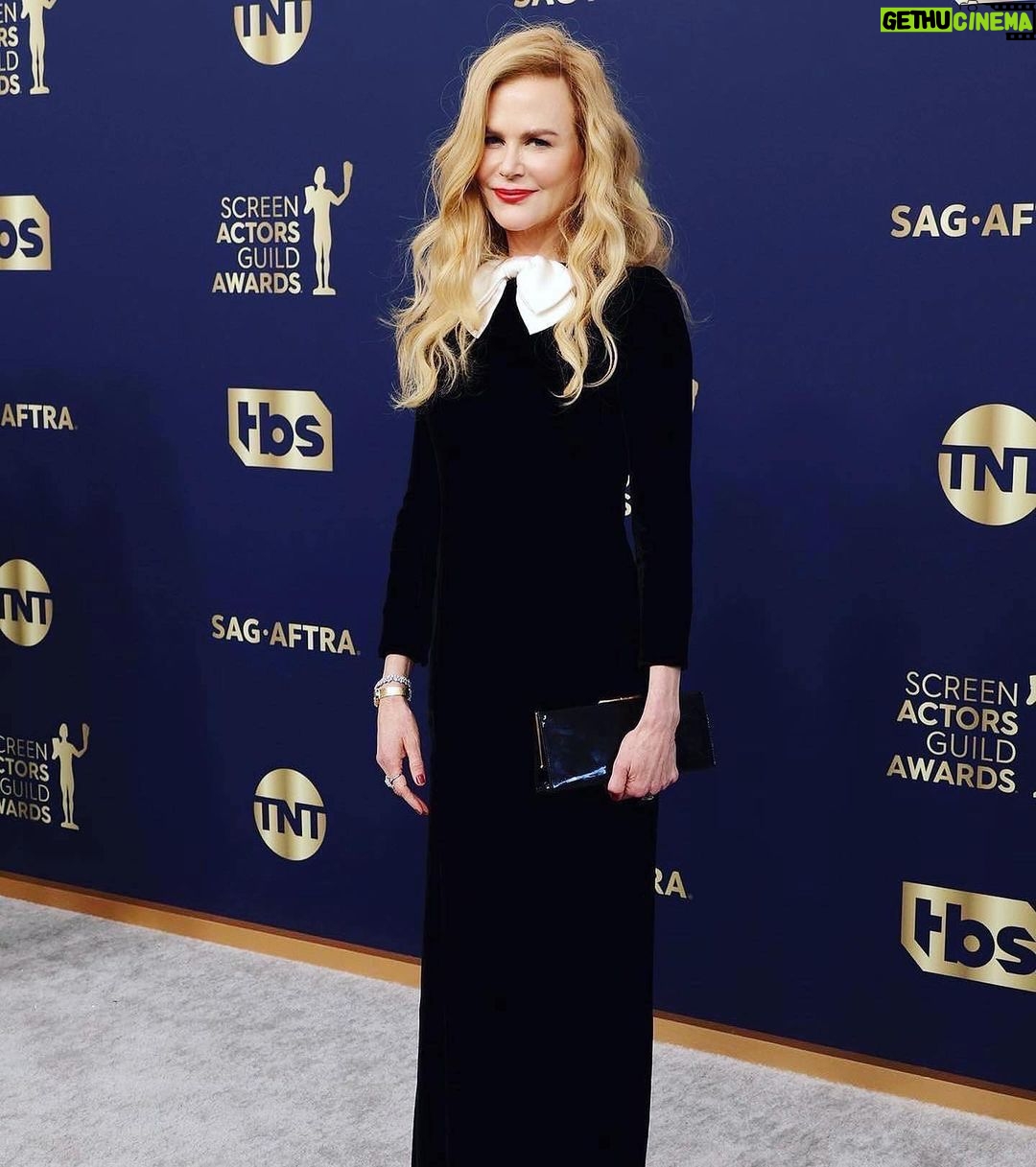 Nicole Kidman Instagram - So honored to be surrounded by my fellow actors at the #SAGAwards this evening ❤️✨ #BeingTheRicardos @YSL @AnthonyVaccarello