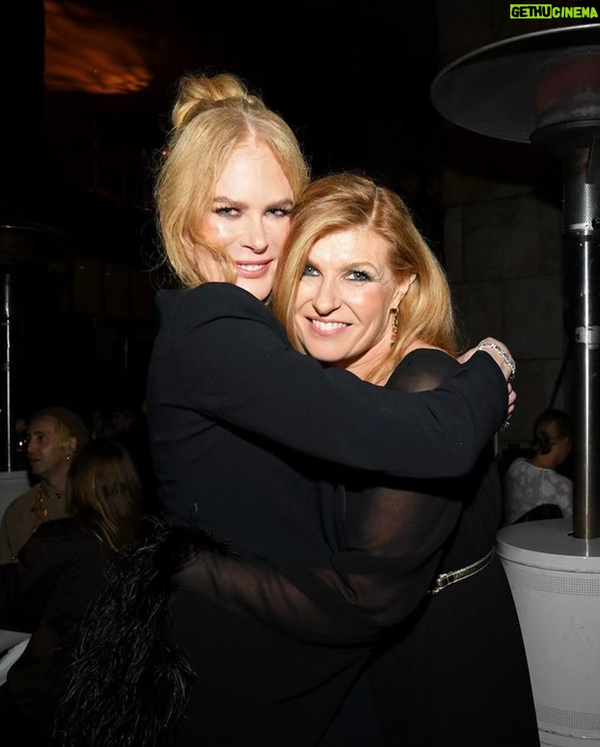 Nicole Kidman Instagram - Loved partying with all these women. Congrats @MelissaMcCarthy on your InStyle Icon Award! So happy to be able to present it to you ❤️ #InStyleAwards