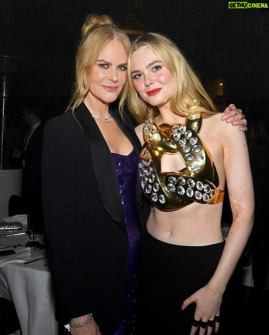 Nicole Kidman Instagram - Loved partying with all these women. Congrats @MelissaMcCarthy on your InStyle Icon Award! So happy to be able to present it to you ❤️ #InStyleAwards