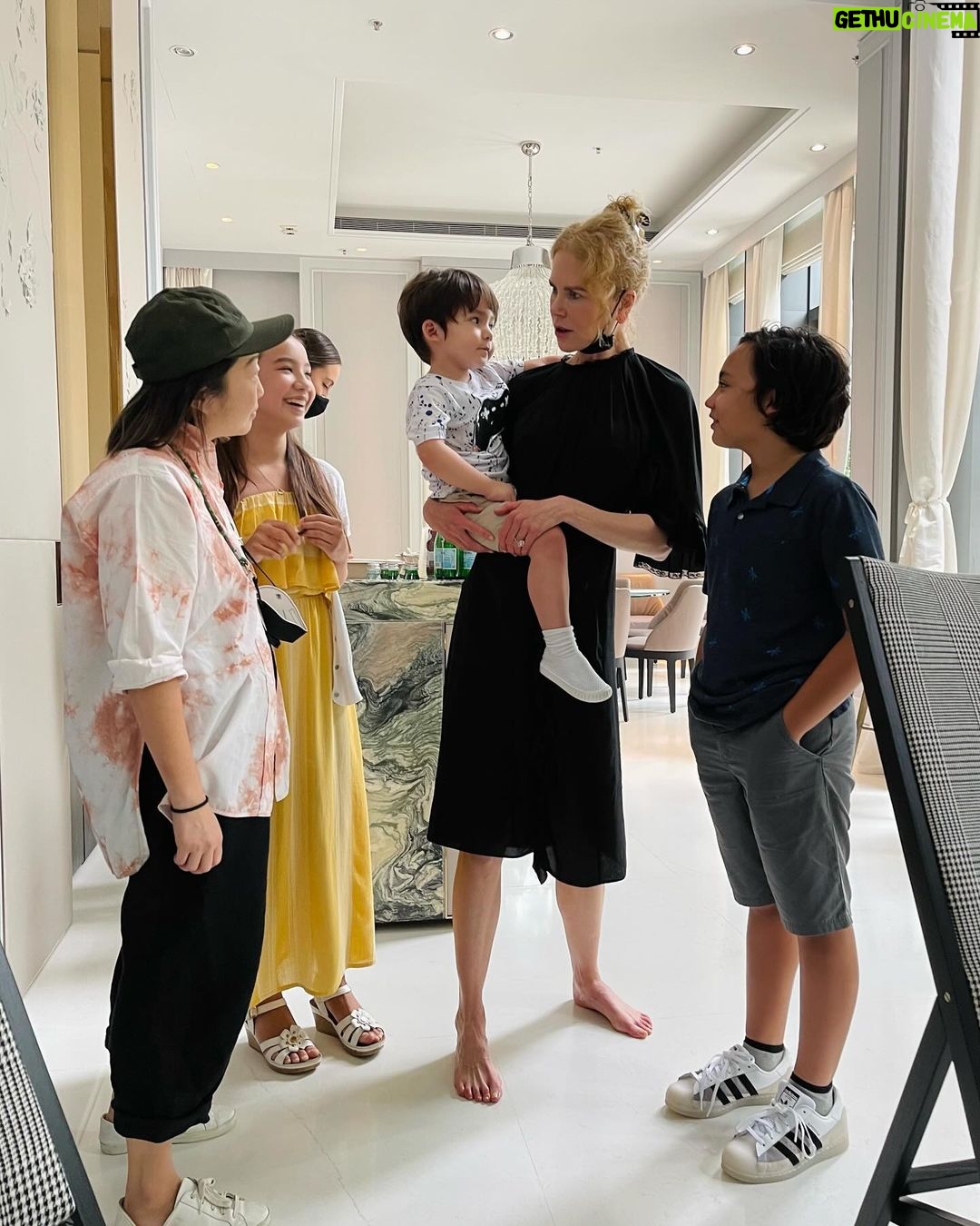 Nicole Kidman Instagram - Come behind the scenes as we celebrate the making of #Expats with this phenomenal cast & crew xx @PrimeVideo