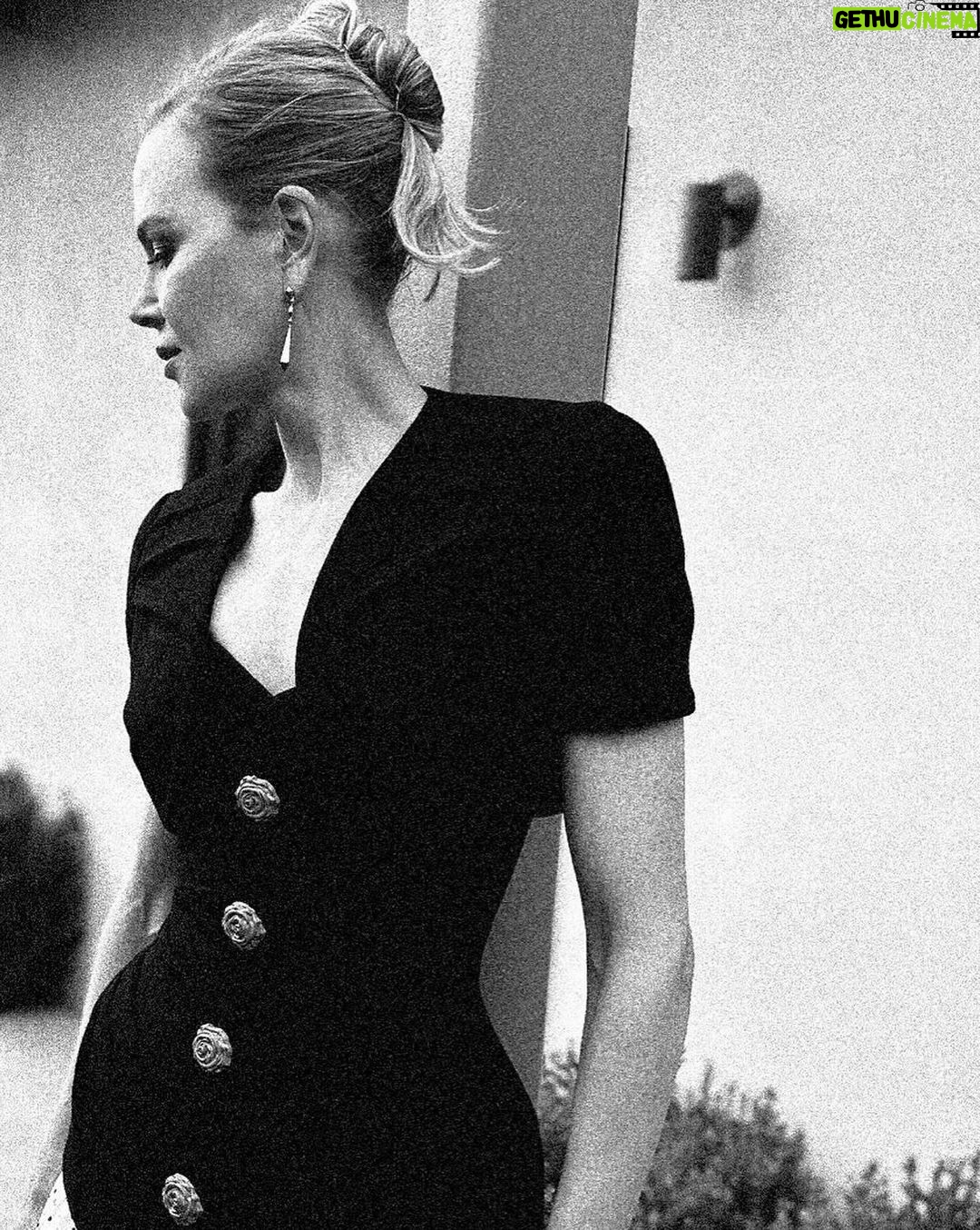Nicole Kidman Instagram - Kicking off press for #Expats…🖤 Here we go!! xx