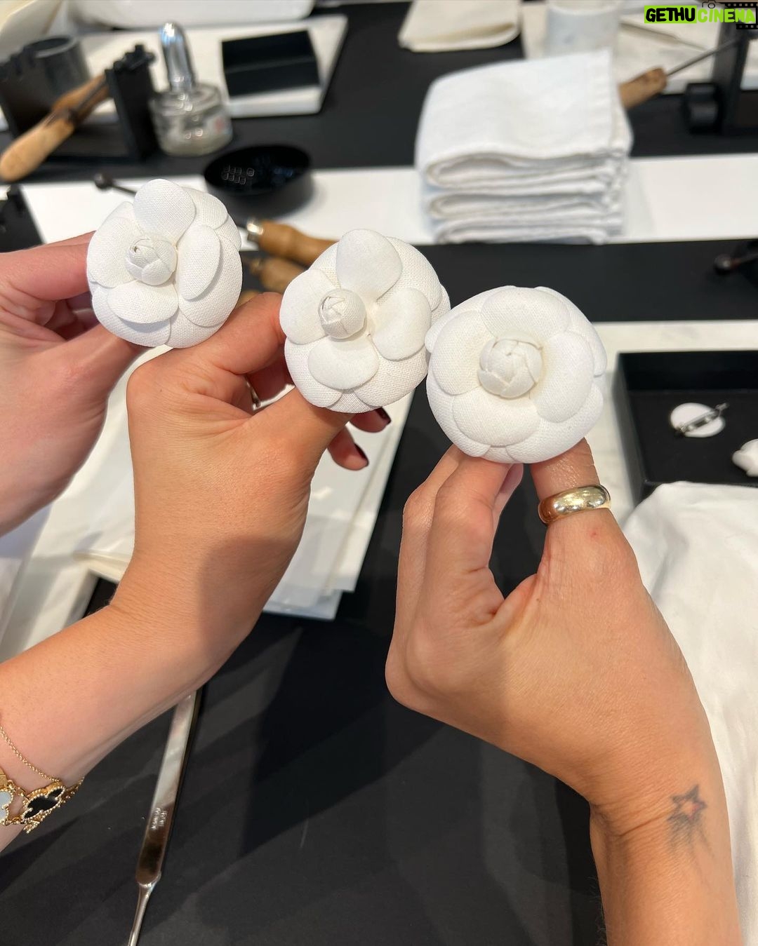 Nicole Richie Instagram - Oui Ouis & Wee Wees 🇫🇷👰♀️🍆
