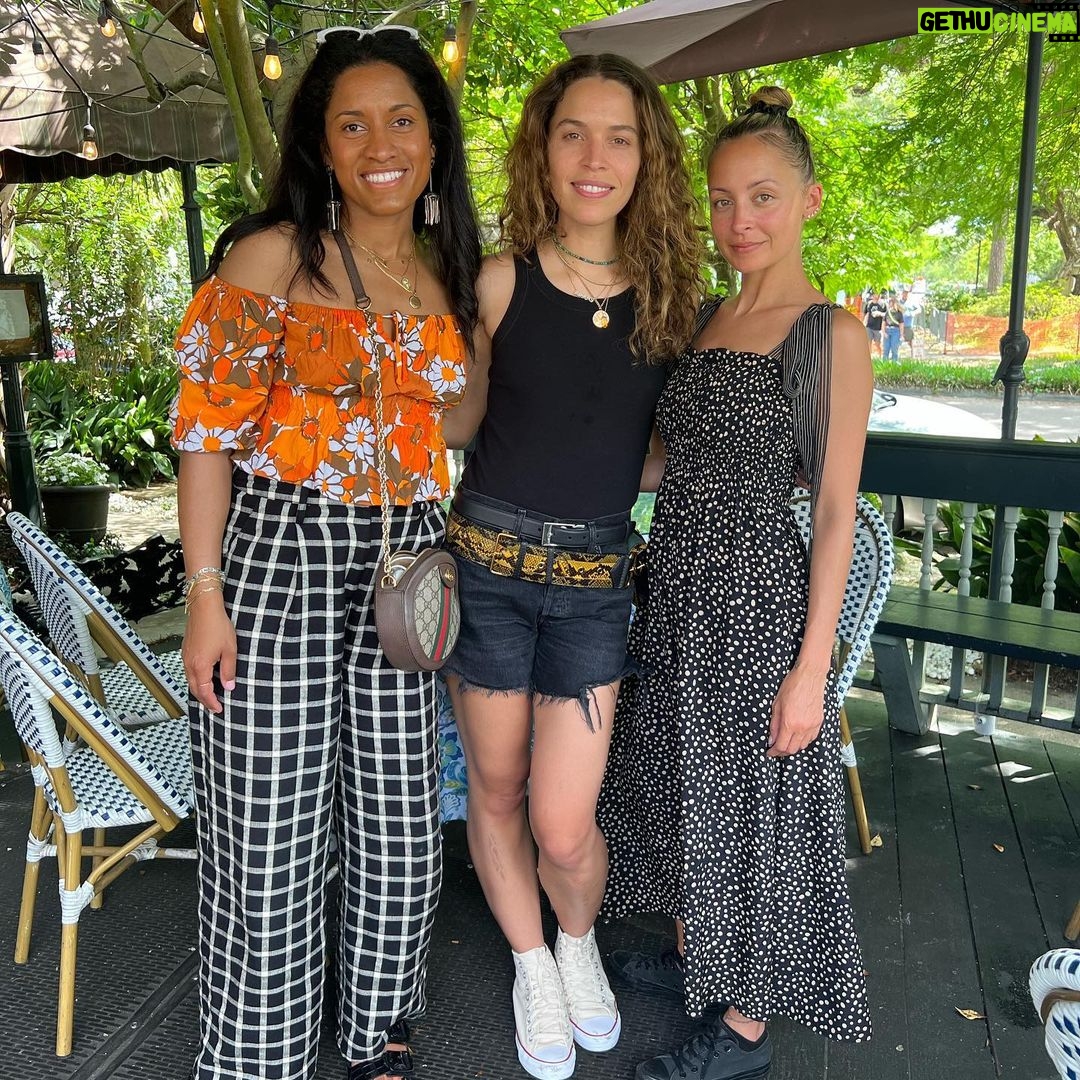 Nicole Richie Instagram - 1000 degrees. Level 10 energy. And 7 matching crawfish mini dresses. We really DID IT. #Jazzfest 🎷 New Orleans, Louisiana