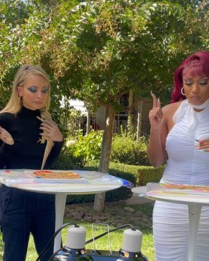 Nicole Richie Instagram - Here are some photos of me, @theestallion, & my bearded dragon Speedy touching butts & taking selfies. Have a blessed weekend! #offtheleash #nikkifresh 👅🦎