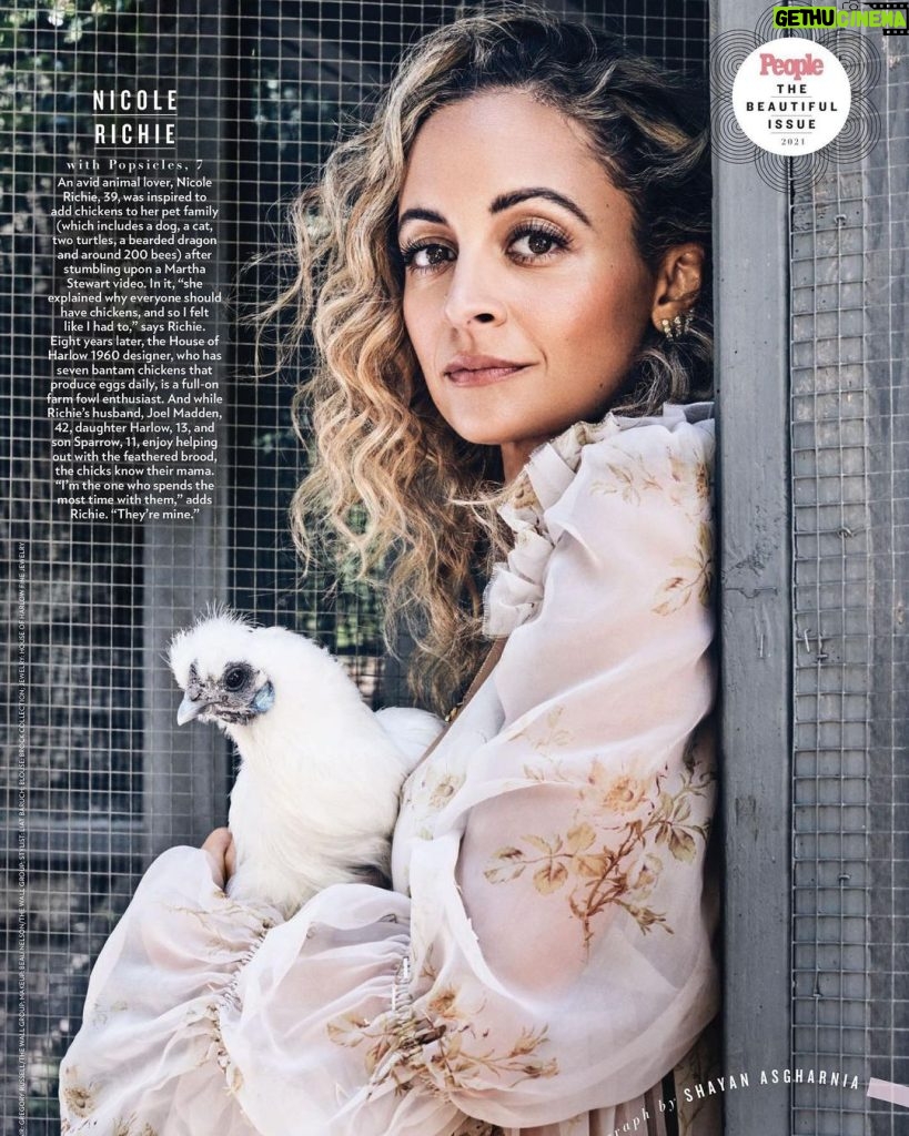 Nicole Richie Instagram - My sweet perfect silkie angel Popsicles is featured in @PEOPLE ‘s #BeautifulIssue & they let her handler be in it too. ✨💛💫🐓