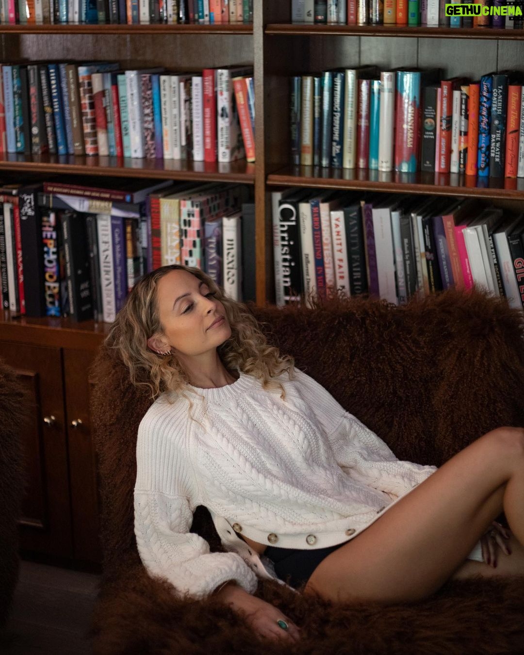 Nicole Richie Instagram - Weekend Plans. @HOUSEOFHARLOW1960 LOUNGEWEAR ♥️