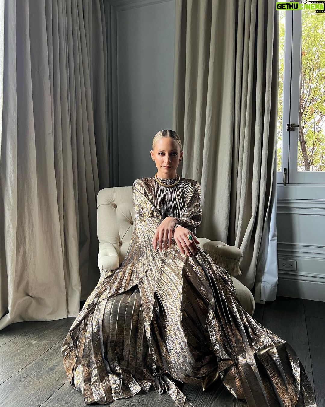 Nicole Richie Instagram - My family forgot to take a holiday photo this year… but i didn’t 💅🏽