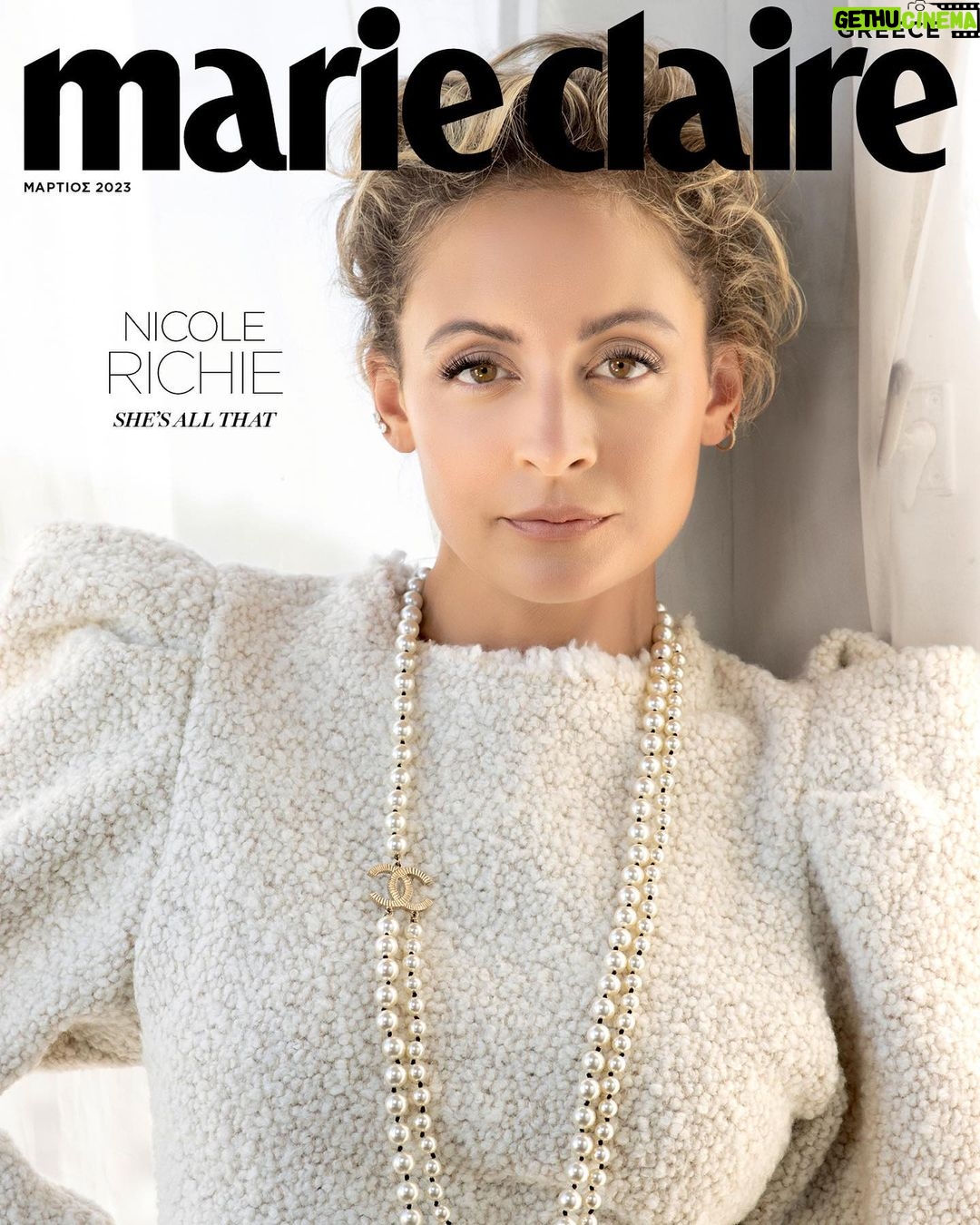Nicole Richie Instagram - Από το τηλεπαιχνίδι μόδας “Making the cut”, όπου συμμετέχει με την ιδιότητα του κριτή τα τελευταία τρία χρόνια, μέχρι τις εξελίξεις στον οίκο μόδας “House of Harlow 1960”, που διευθύνει από την πρώτη μέρα της ίδρυσης του, το 2008, η Νικόλ Ρίτσι απέδειξε σε όλους ότι μπορείς να επαναφεύρεις τον εαυτό σου και να χαράξεις μια διαφορετική πορεία, ακόμη κι αν είσαι ήδη διάσημη. Αποκλειστική φωτογράφιση για το ψηφιακό εξώφυλλο του μήνα και συνέντευξη στο νέο Marie Claire Greece Μαρτίου που κυκλοφορεί, αυτή την Κυριακή 19/2, μαζί με το Θέμα. Nicole Richie has demonstrated that it's possible to continuously reinvent oneself and be a trailblazer, even after achieving fame. This has been showcased through her prosperous tenure as a judge on the television series "Making the Cut" and her role as the owner of the fashion label "House of Harlow 1960". An exclusive photo shoot and interview for Marie Claire Greece, this Sunday 19/2 with Proto Thema. Editor in Chief: @galaxy_faraway Creative director: @lina_tsin ✍️ Χάρης Σταυρίδης @globeandtrottercom Photographer: @gracemaier Fashion editor: GJLF Make up: @beau_nelson (@thewallgroup) Hair: @sheridanwardofficial Production: @yvonnemarielouise (@maieragency) & @stephanietaranu (@st_publicrelations) Photographer assistant: @drakehackney Fashion assistant: Christina Maier #digitalcover #marchissue #marieclairegreece