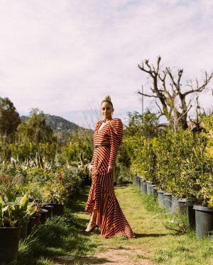 Nicole Richie Instagram - Ready to clap, bounce, drop, & compost? 
NIKKI FRE$H is now on @therokuchannel because sex sells and so does gardening 🐝🍆🥦🌶🎤🍷