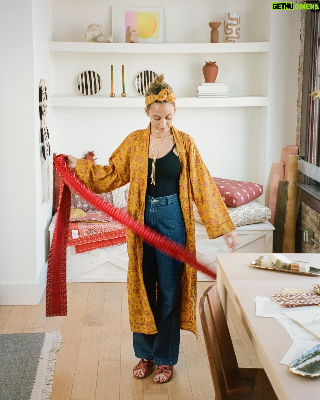Nicole Richie Instagram - ITS HERE! I am beyond excited to announce my @Etsy Creator Collaboration! I partnered with 9 Etsy artisans to co-create a limited edition collection available exclusively on Etsy. It’s been amazing to collaborate with a diverse group of Etsy sellers to bring this collection to life. Explore and shop the collection at etsy.com/houseofharlow1960 (also link in bio)