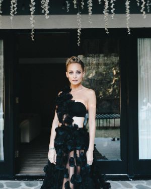Nicole Richie Instagram - The Billboard Awards just got FRE$H  @BBMAS @NikkiFresh 🖤