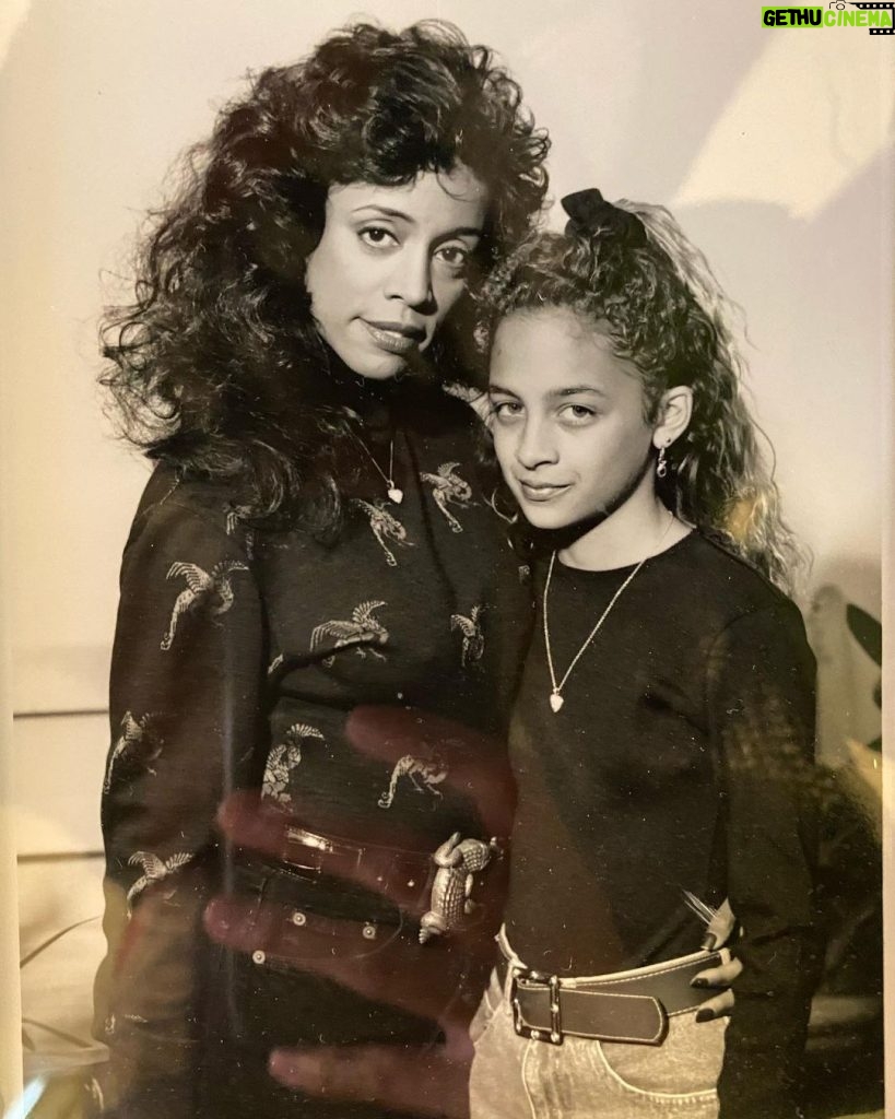 Nicole Richie Instagram - Dear Mom, I think we would all appreciate a class by you called “How To Slay Every Decade.” I love you ♥️ Happy Mothers Day