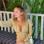 Nicole Richie Instagram - Thank you to everyone who joined the @baby2baby Mothers Day live event. And a double thank you for having patience with me as I worked through some technical difficulties. Im an old fashioned gal living in a young modern world, and sometimes, all you can control is yourself and your neck story 💍. If you missed the live chat, you can watch it on @baby2baby IGTV. Shout out to all the other mothers who came together for this @jessicaalba @aliwong @busyphilipps @kellyrowland @ciara @gwynethpaltrow @jennifer.garner @jennadewan @zoesaldana @chrissyteigen @drewbarrymore @katehudson & @kerrywashington and shout out to ALL of the moms out there I will be celebrating you tomorrow 💛💛 HAPPY MOTHERS DAY!
