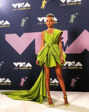 Nicole Richie Instagram - Representing ALL the greens tonight 🥬🥒🥦🌱🍏🥑#NikkiFresh @vmas