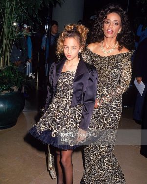 Nicole Richie Instagram - Dear Mom, I think we would all appreciate a class by you called “How To Slay Every Decade.” I love you ♥️ Happy Mothers Day