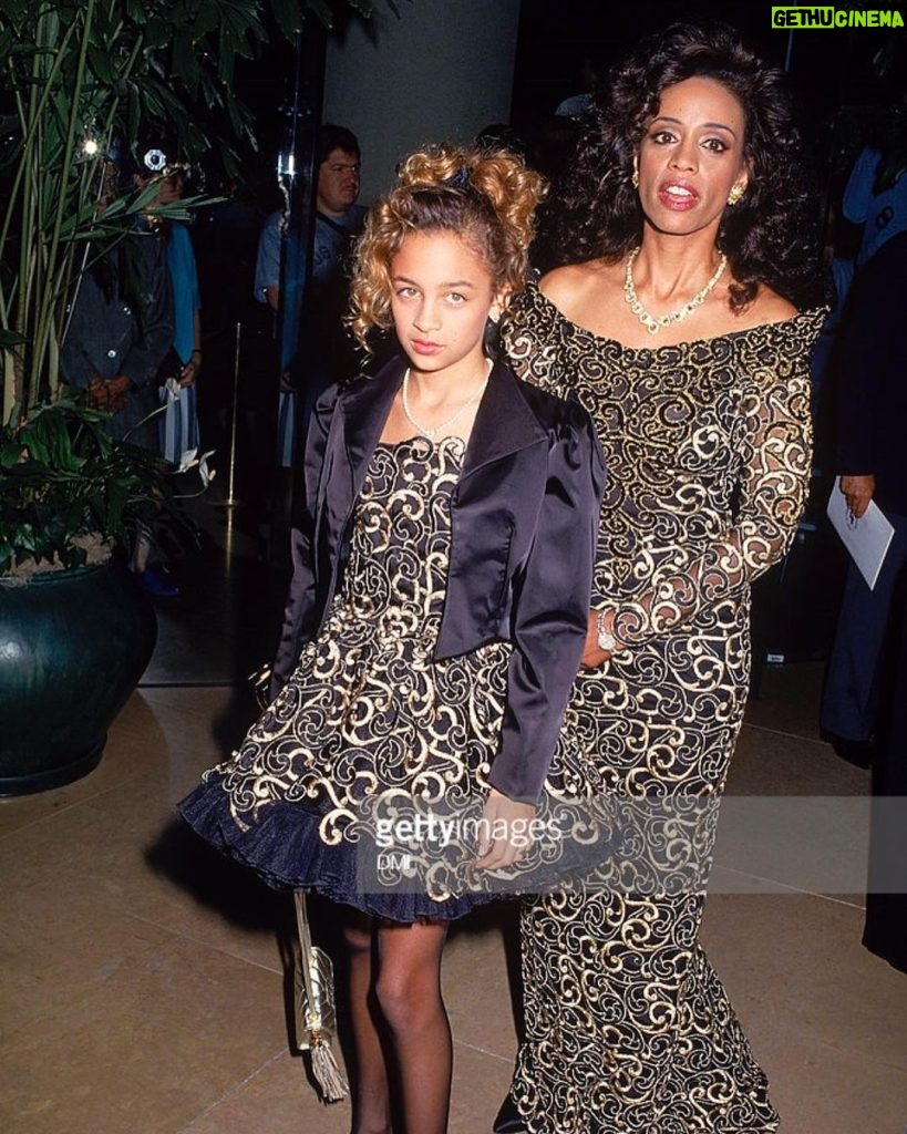 Nicole Richie Instagram - Dear Mom, I think we would all appreciate a class by you called “How To Slay Every Decade.” I love you ♥️ Happy Mothers Day