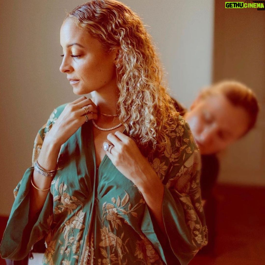 Nicole Richie Instagram - The finale is here and were ready to SNIP. @makingthecuttv @amazonprimevideo #SNIPSNIP ✂️✂️