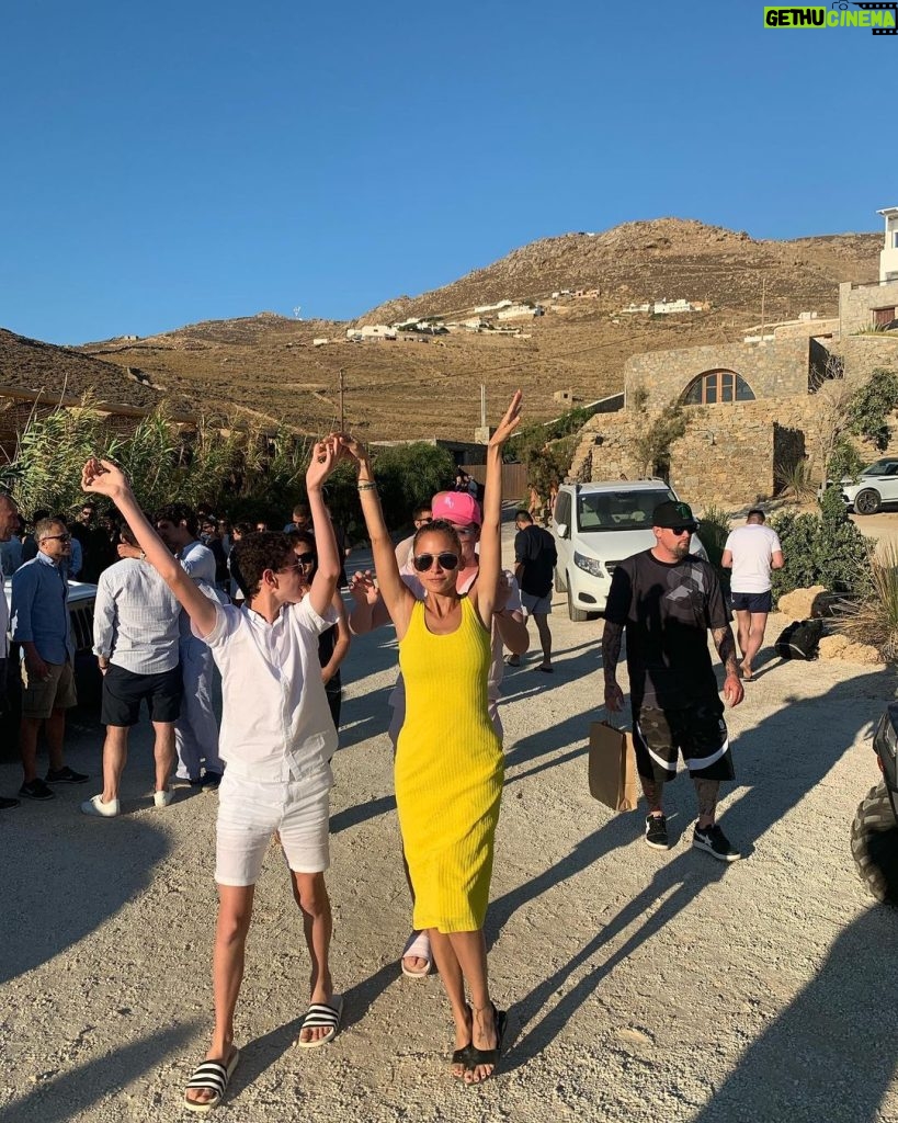 Nicole Richie Instagram - Goes to Mykonos once