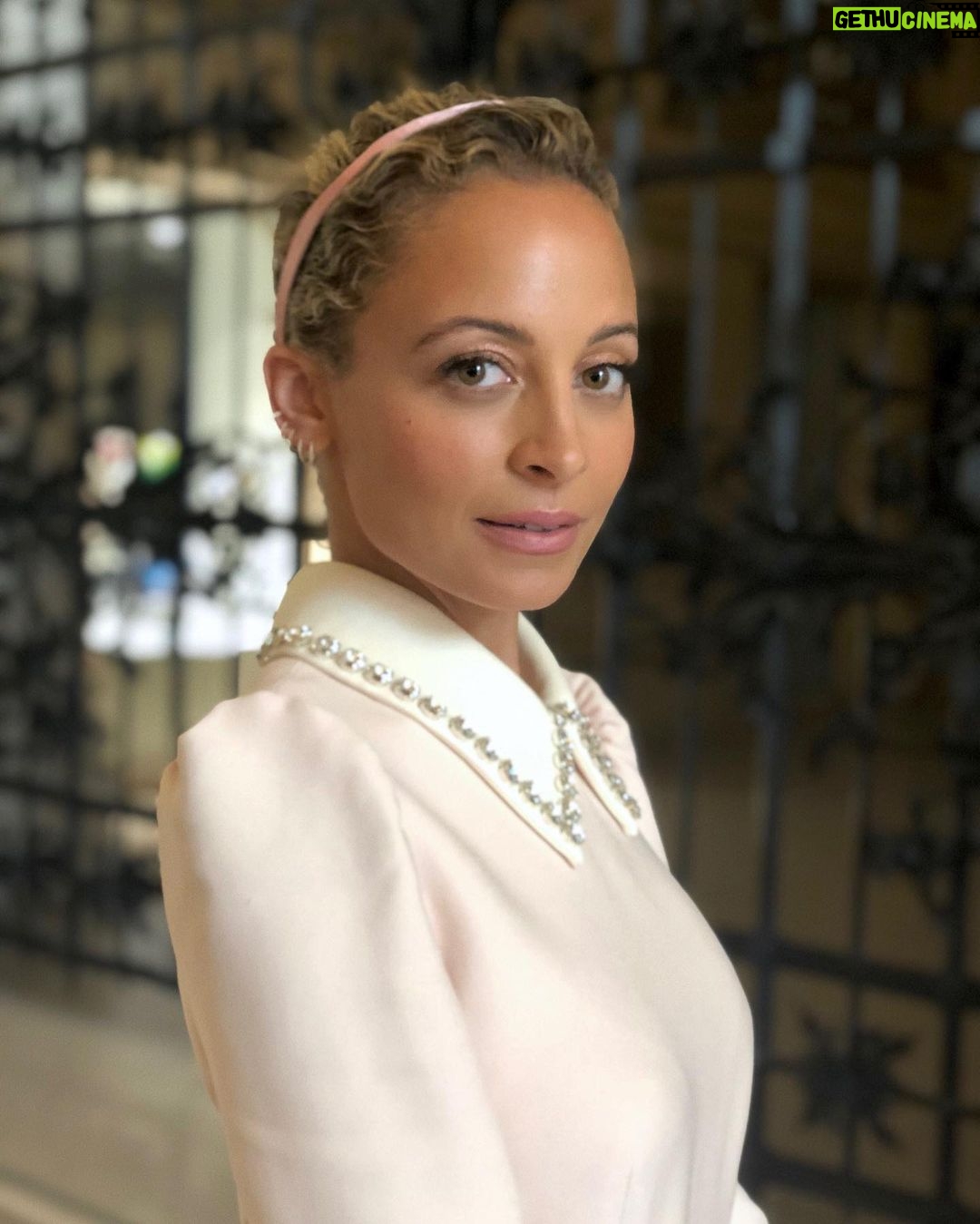 Nicole Richie Instagram - Girls Night #MiuMiu ♥️🇫🇷💋 Auteuil Hippodrome