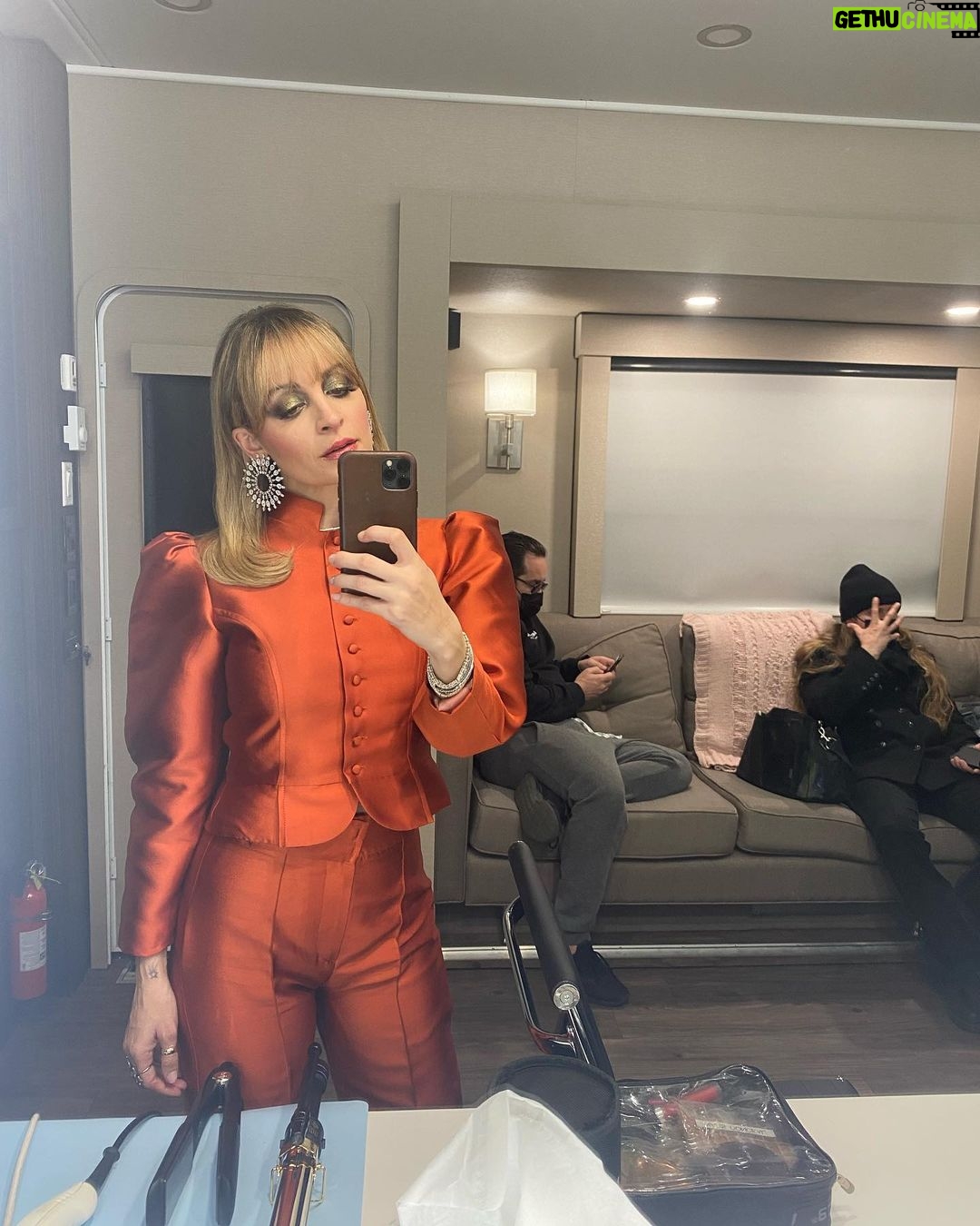 Nicole Richie Instagram - I’m back because, well… sex sells. @makingthecuttv Season 3.