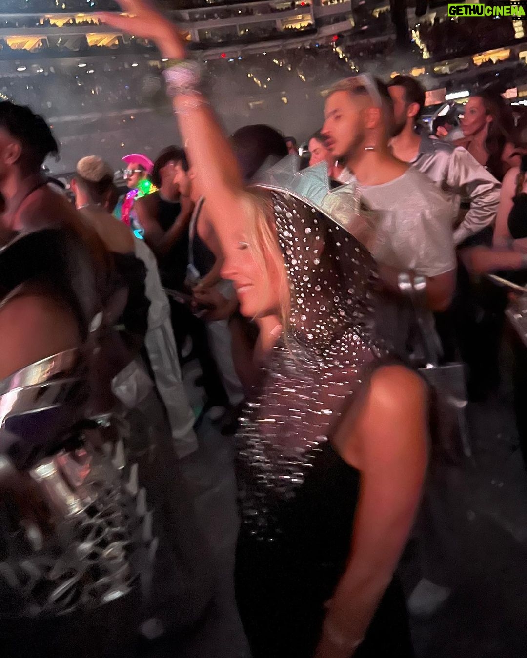 Nicole Richie Instagram - And THAT is how you put on a show. đâī¸đĒŠ