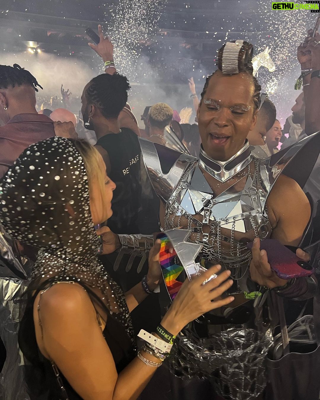 Nicole Richie Instagram - And THAT is how you put on a show. đâī¸đĒŠ