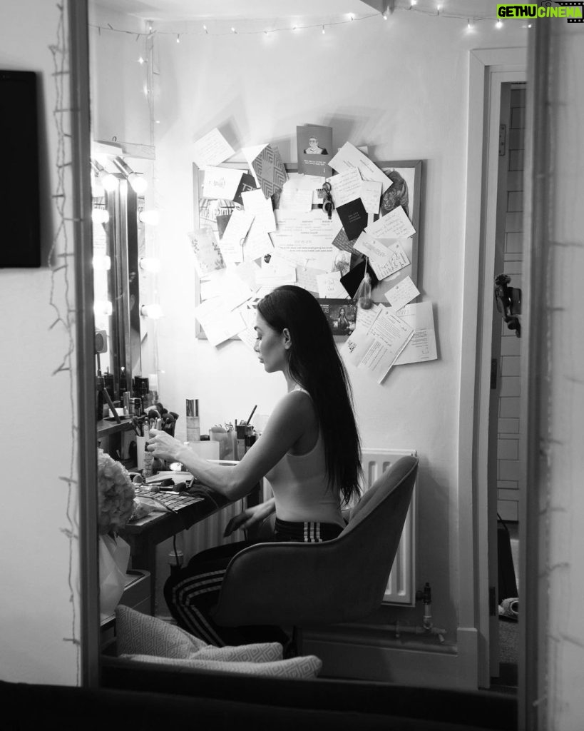 Nicole Scherzinger Instagram - “Feel the magic in the making” 🖤 One week ago, the final show of @sunsetblvdmusical 📸: @frederic.monceau