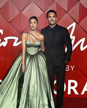 Nicole Scherzinger Instagram - Thank you @britishfashioncouncil for having us last night at the #FashionAwards 

A special thanks to British designer @patrick__mcdowell who designed my custom made gown from a biodegradable sustainable fabric 🌱

@davebenett @britishvogue @donjuliotequila @edward_enninful
