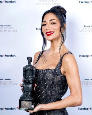 Nicole Scherzinger Instagram - Thank you so much @evening.standard for the Best Musical Performance award. This truly is the role of a lifetime, and like Norma Desmond, I feel I am back where I was born to be ✨ 
@sunsetblvdmusical 

📸: @davebenett @lucyyoungphotos 

Styling: @mrsemilyevans 
Makeup: @chykapuka 
Hair: @haroldcaseylondonhair 
Nails: @thi.jackson
Jewellery: @jahan_official 
Dress: @theatelierlondon