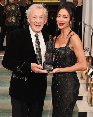 Nicole Scherzinger Instagram - Thank you so much @evening.standard for the Best Musical Performance award. This truly is the role of a lifetime, and like Norma Desmond, I feel I am back where I was born to be ✨ 
@sunsetblvdmusical 

📸: @davebenett @lucyyoungphotos 

Styling: @mrsemilyevans 
Makeup: @chykapuka 
Hair: @haroldcaseylondonhair 
Nails: @thi.jackson
Jewellery: @jahan_official 
Dress: @theatelierlondon