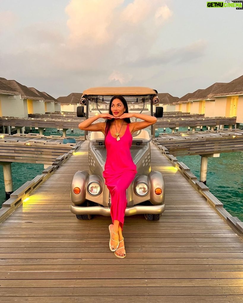 Nicole Scherzinger Instagram - Maldives Diaries 🌺🏝️🌞🌊 @finolhu_maldives #ad Finolhu Baa Atoll