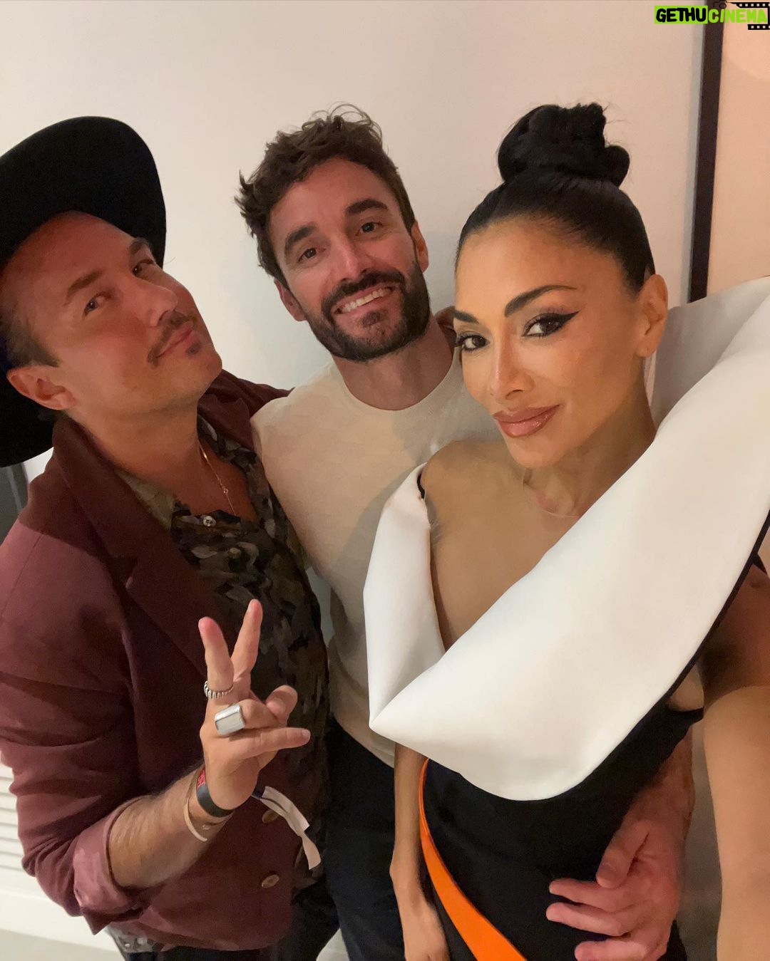 Nicole Scherzinger Instagram - Still buzzing from Opening Night, so grateful for this unbelievable evening surrounded by family and friends as we opened Sunset Boulevard in London 🖤 @sunsetblvdmusical