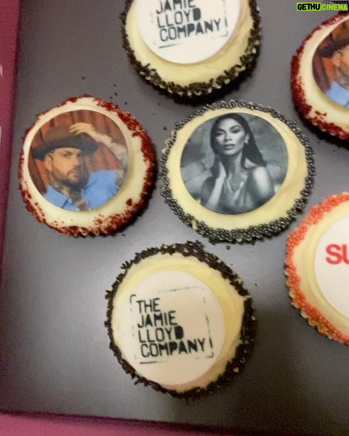 Nicole Scherzinger Instagram - Still buzzing from Opening Night, so grateful for this unbelievable evening surrounded by family and friends as we opened Sunset Boulevard in London 🖤 @sunsetblvdmusical