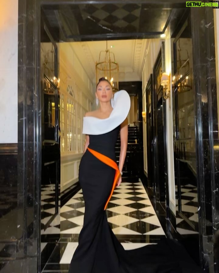 Nicole Scherzinger Instagram - Still buzzing from Opening Night, so grateful for this unbelievable evening surrounded by family and friends as we opened Sunset Boulevard in London 🖤 @sunsetblvdmusical