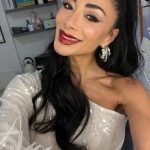 Nicole Scherzinger Instagram - Still lovin this wintery Christmas lewk ✨❄️🤍 This is one of my fav, more recent Christmas songs! @siamusic ☃️ What’s yours? Classic or new!? One more sleep til Christmas! 🙏🏽🥰
