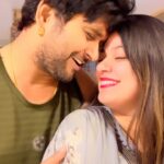 Nidhi Jha Instagram - सुखी दाम्पत्य जीवन के लिये ऐसे रील भी बनाना ज़रूरी है ♥️😜 #nemonikkuforever🧿❤️ #yk #yashkumarr #follow #like #share