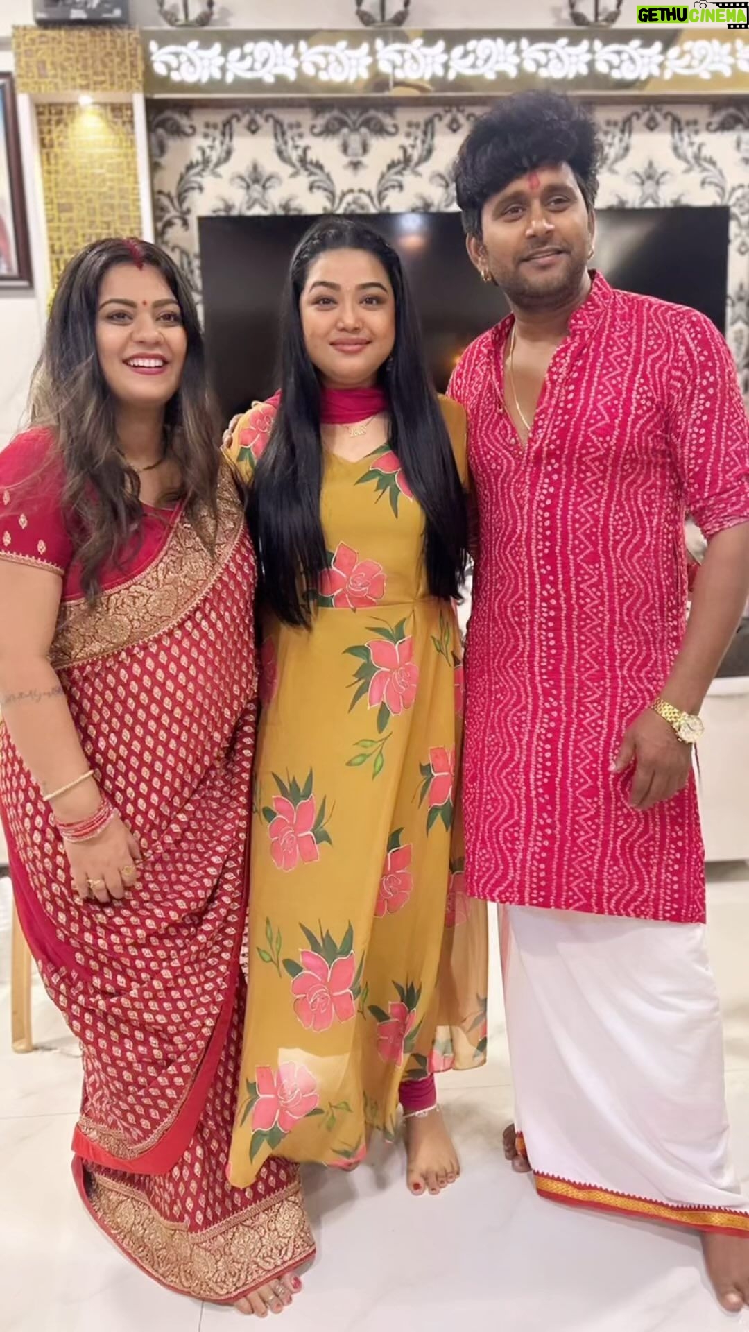 Nidhi Jha Instagram - Aap donon ko naye Ghar ki hardik shubhkamnaen 😊Bhagwan aapko aise hi tarkki de 🙏 aur Aaj Ki Sham Shri ram ke naam. jai Shri Ram. App Sabi Dosthu ko Shri ram ki Kripa Milte rahe🙏🚩🚩 @shrutirao24 @gunjanpant_official @singhakshara