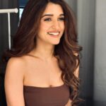 Nidhi Shah Instagram – In between the mess 🤎🤎
.
.
.
Mua – Me😃 
Hairby – @hair_by_neetagohel