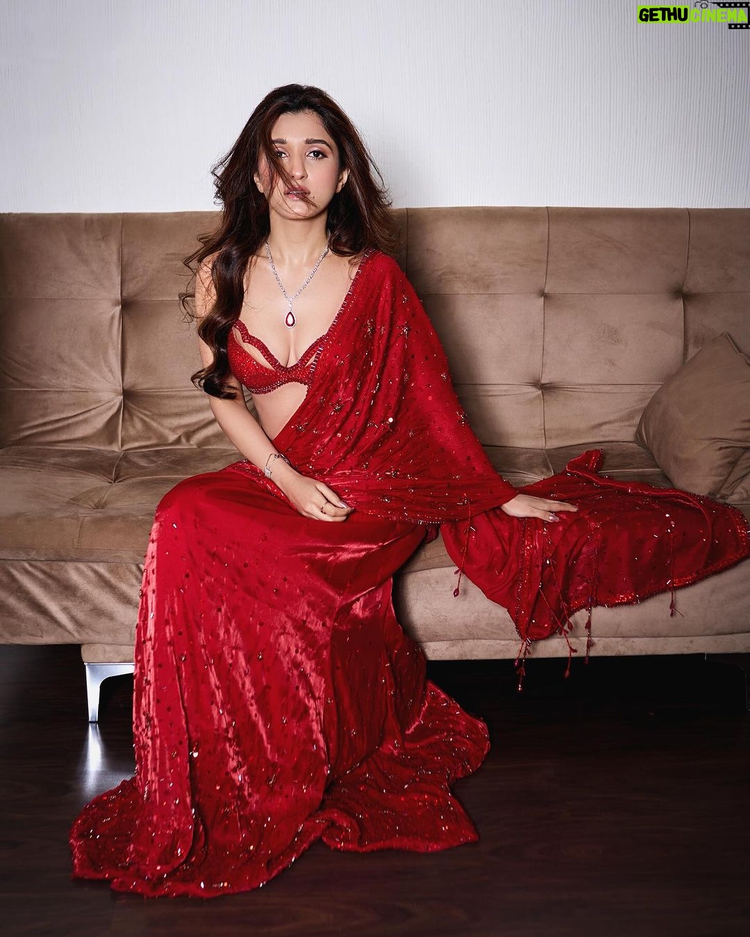 Nidhi Shah Instagram - A touch of elegance, a dash of Ruby.. in love with this look❤️❤️ . . prepared to get spammed on your timeline 🤭🙃 . #rubyliciousmoments . . . Shot by - @amolswarnakar @pixyl_media Outfit by - @rheapillairastogi Jewerlly by- @curiocottagejewelry Hair by - @hair_by_neetagohel Mua - me ❤️ . . #cocktaildress #cocktails #red Pixyl Media & Studio