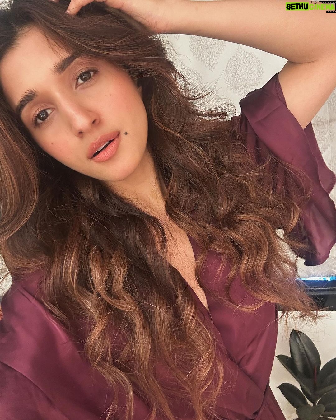 Nidhi Shah Instagram - Love is in the hair 😜