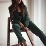 Nidhi Shah Instagram - ❤️❤️ . . Photographer - @amolswarnakar Stylist - @jinishaparmarpatel Makeup - @makeupbyrheaoberoi Hair - @hair_by_neetagohel . . . . #pic #photography #suitup #bosslady #photoshoot #green #color #work #artist
