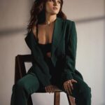 Nidhi Shah Instagram - ❤️❤️ . . Photographer - @amolswarnakar Stylist - @jinishaparmarpatel Makeup - @makeupbyrheaoberoi Hair - @hair_by_neetagohel . . . . #pic #photography #suitup #bosslady #photoshoot #green #color #work #artist