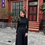 Nidhi Shah Instagram - There's a real nip in the air this morning. . . . . . Stylist - @nishabedii ❤️ Wearing - @zara Boots- @bershka Jewerly - @hm Bracelet - @curiocottagejewelry . . . . . #cozyvibesonly #shootlife #winter #work