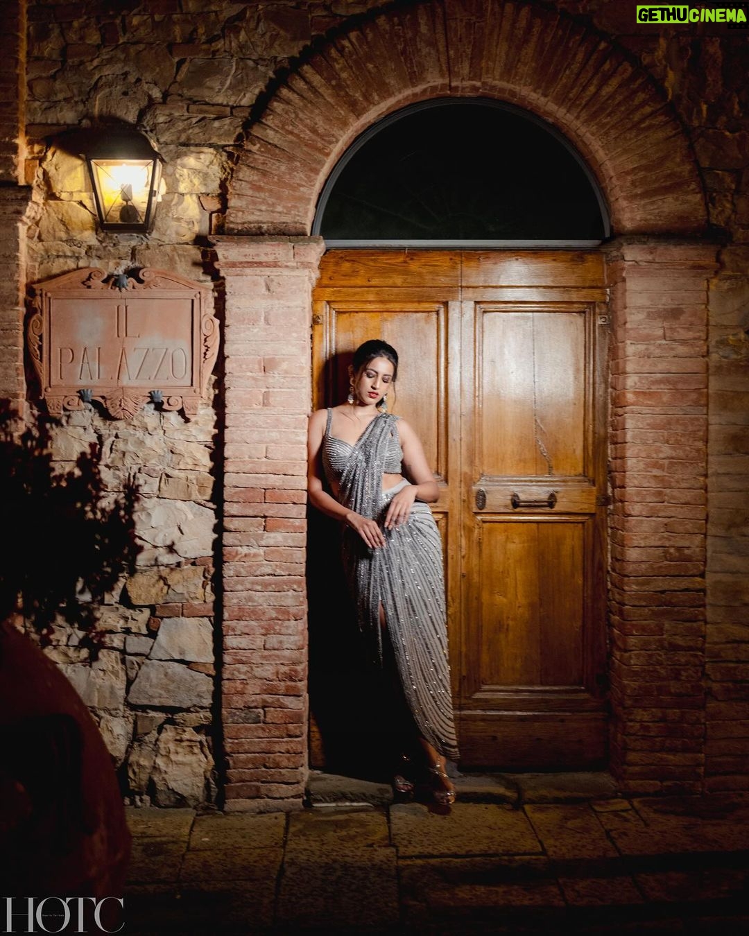 Niharika Konidela Instagram - All shimmer for #VarunLav cocktails . Styled by @ashwin_ash1 & @hassankhan_3 Clicked by @thehouseontheclouds Outfit by @rohitgandhirahulkhanna Shoes @jimmychoo HMU @alankarmakeupstudio Borgo San Felice