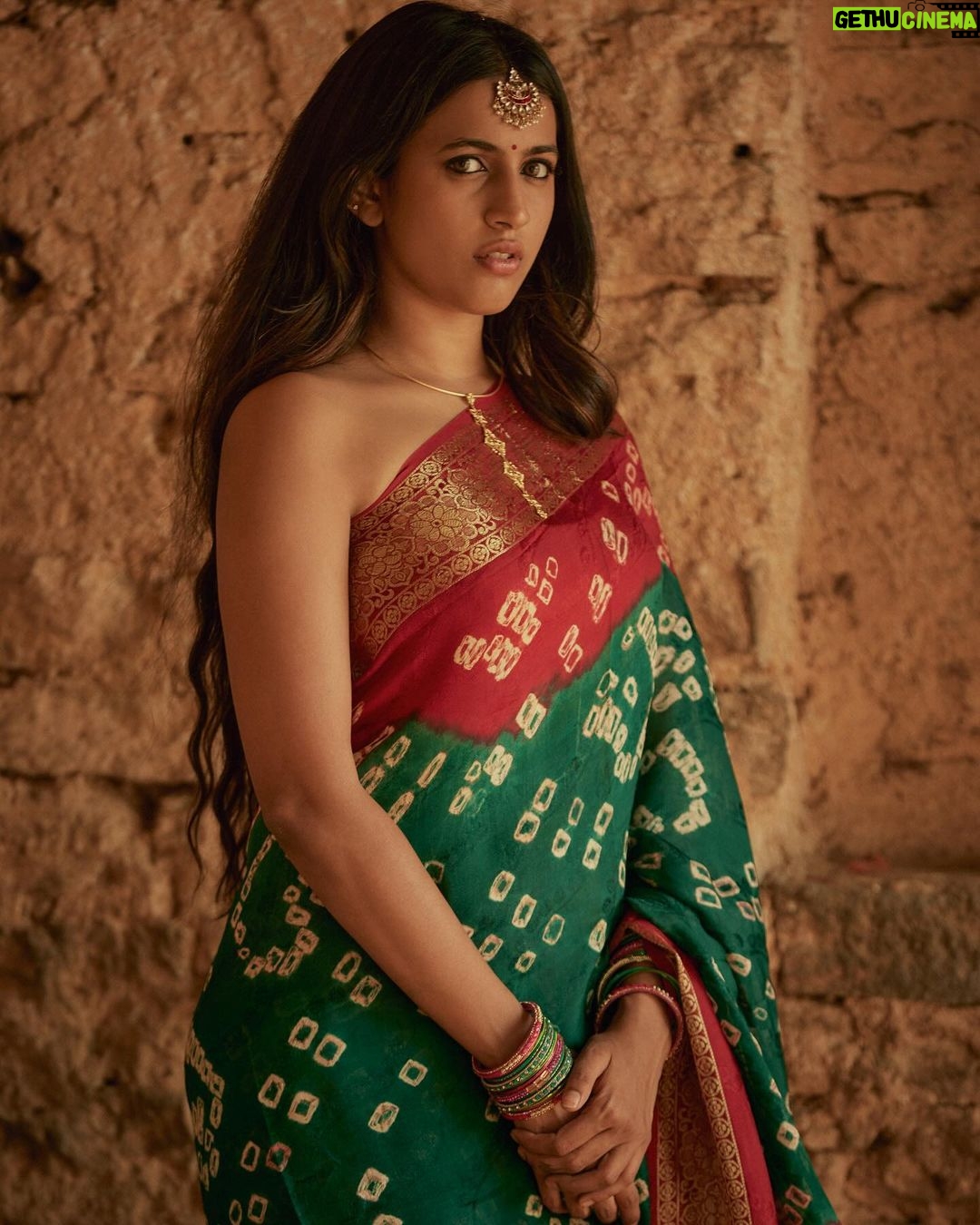 Niharika Konidela Instagram - Celebrating Goddess Siddhidatri. She’s the depiction of perfection and fulfilment. . Shot by @arifminhaz Styled by @prashantiramesh Jewels @shopkitakaturi HMU @ravipasupuleti Photo Asst @__azmathajju @thema.rudrani Styling Asst - @phani__reddy