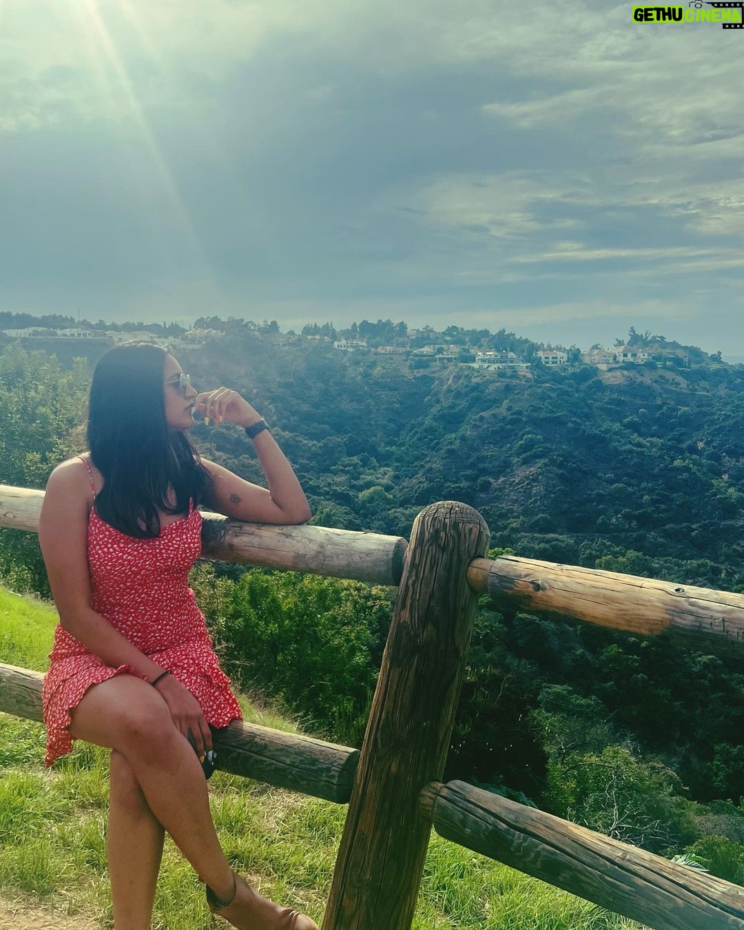 Niharika Konidela Instagram - Sucker for views 🌞 Mullholland Drive Hollywood
